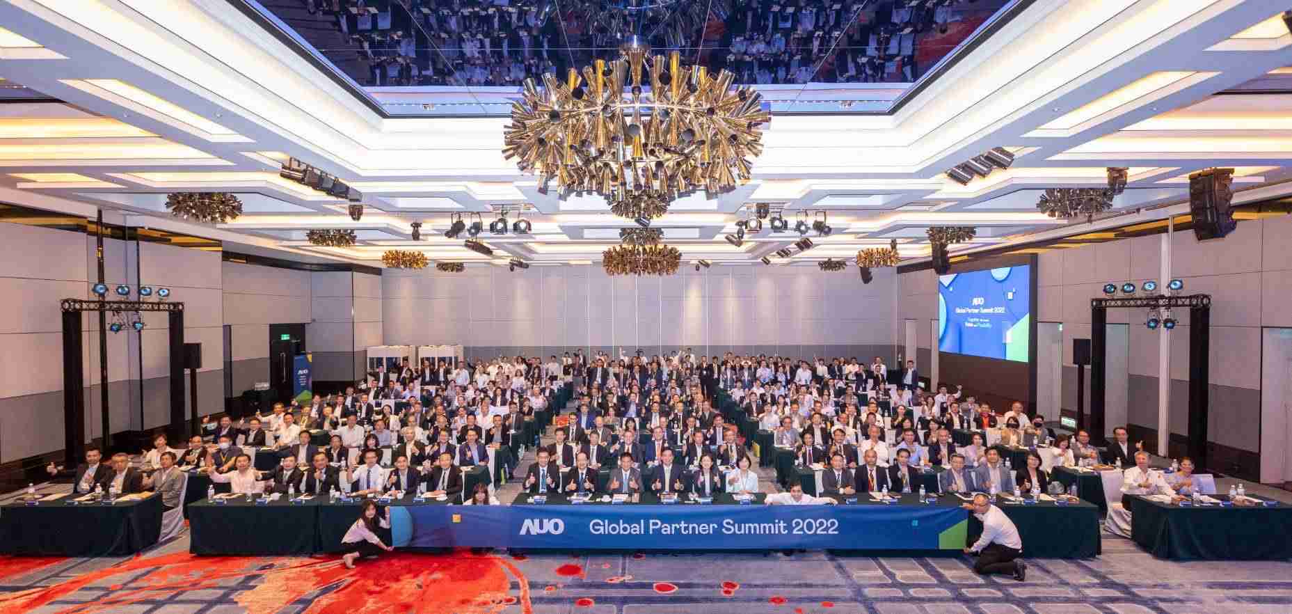 友達推動「安心、、創新、、、、用心、、、同心、、盡心」五星職旅，，，，為菲籍員工打造全方位照護，，，首度贏得「人權實踐與發展領袖獎」殊榮