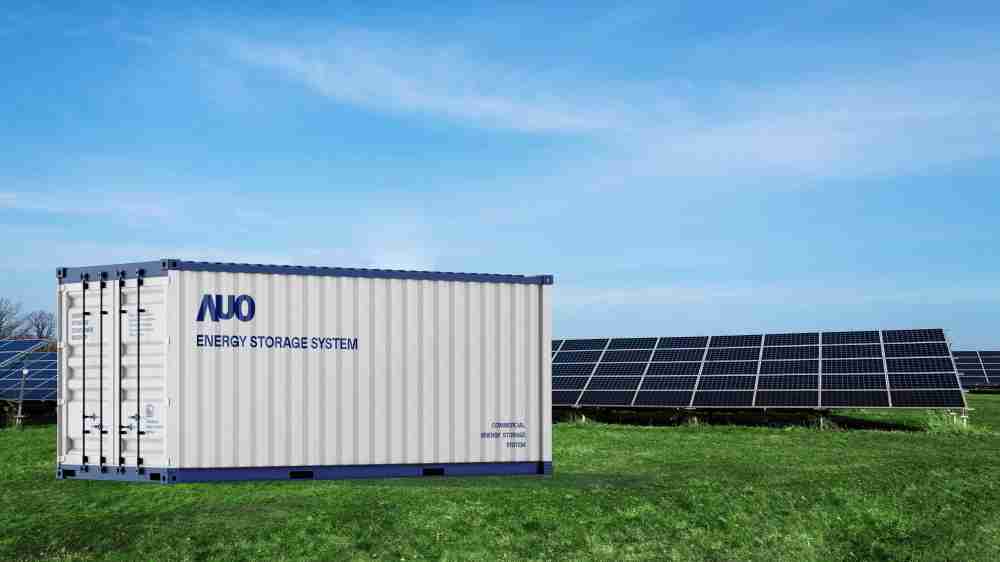 人生就是博透过AI数据管理，，，，提供不同类型用户进行储能与能源管理，，达到再生能源管控调度成效