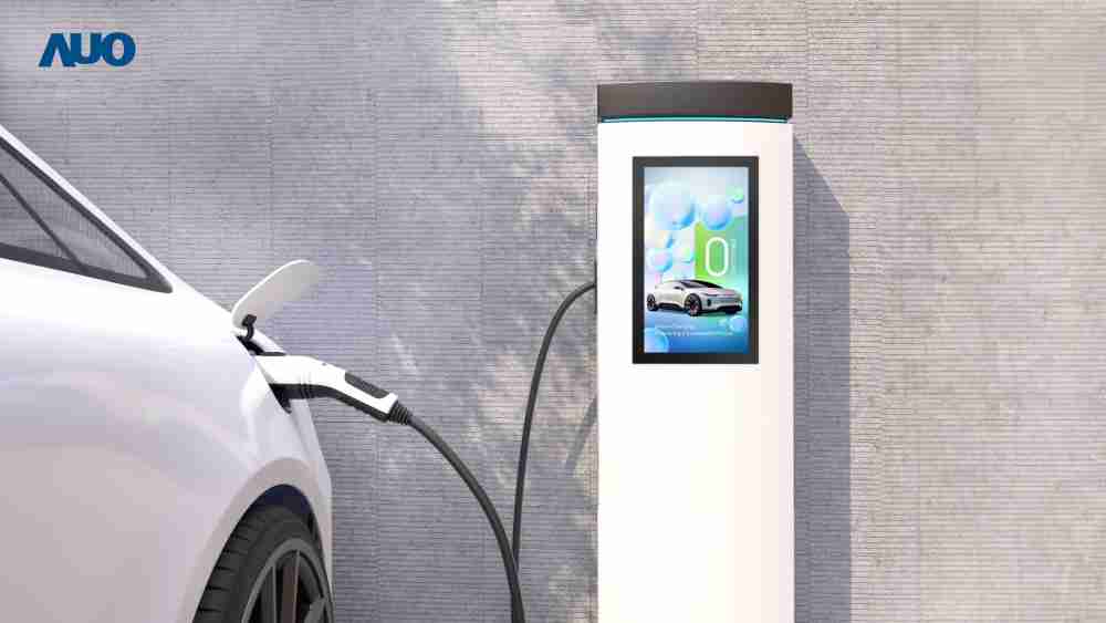 友達〝EVSE車用充電樁解決方案〞專為電動汽車充電樁設計，，，具有高亮度、、、、克服戶外艱難環境的耐溫、、、耐紫外線等特性，，並搭載散熱性及擴充性強的高效能工業電腦，，，可實現人機互動訴求，，如資訊顯示、、、支付等應用